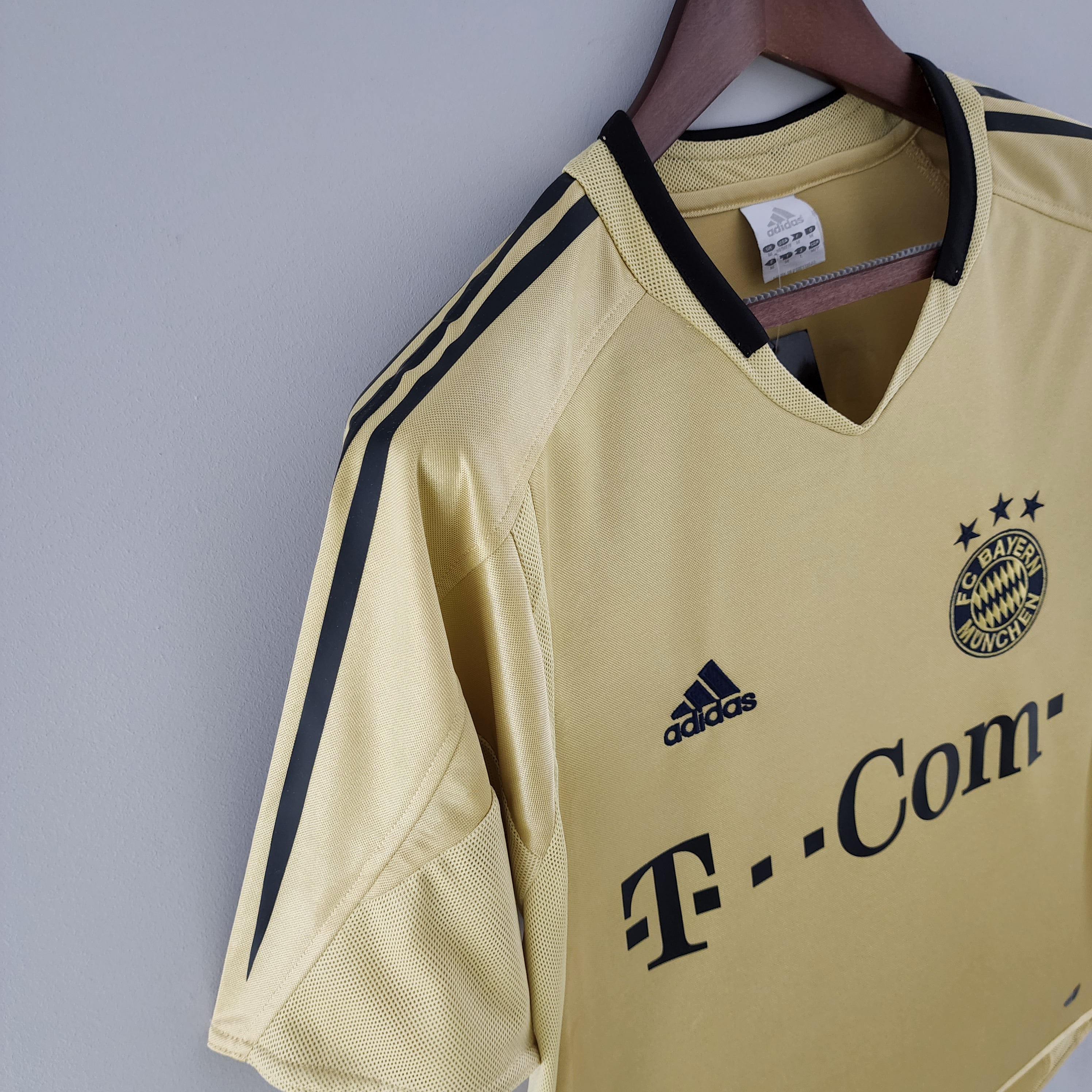 Bayern Munich 04-05 | Retro Away